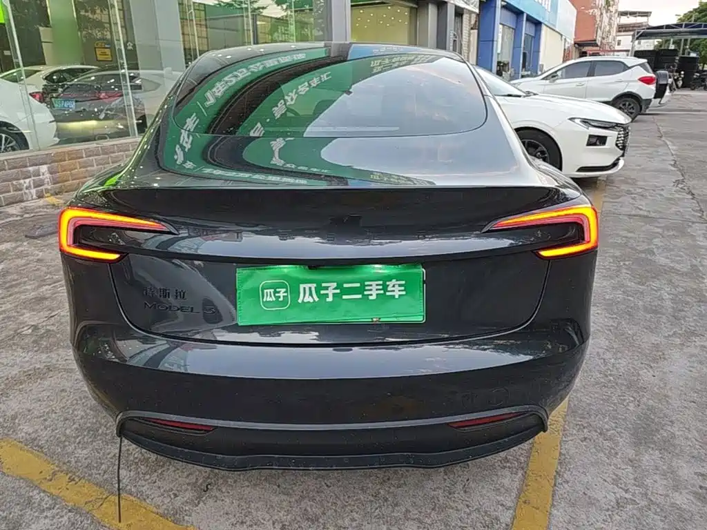 Фото 6 - Tesla Model 3