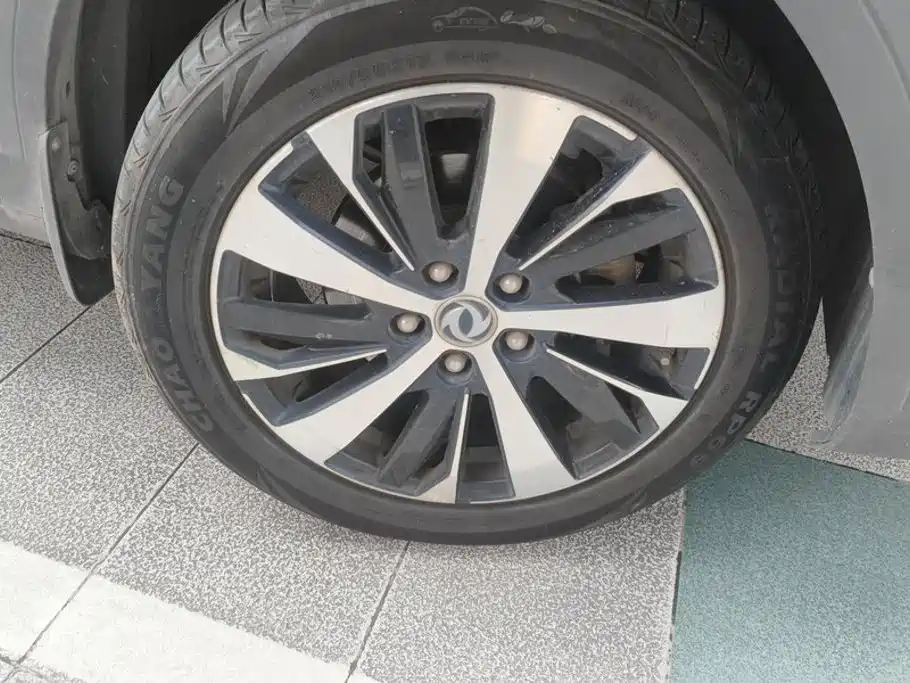 Photo 6 - Dongfeng Fengxing Jingyi X6