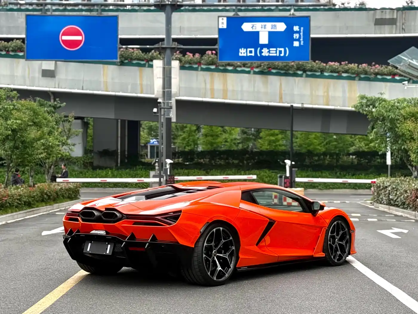 Lamborghini Revuelto 2023 6.5L PHEV Standard фото 7