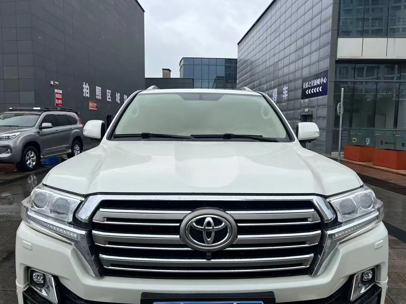 Toyota Land Cruiser (Import) 2015 4.6L V8 Middle East Limited Edition фото 7