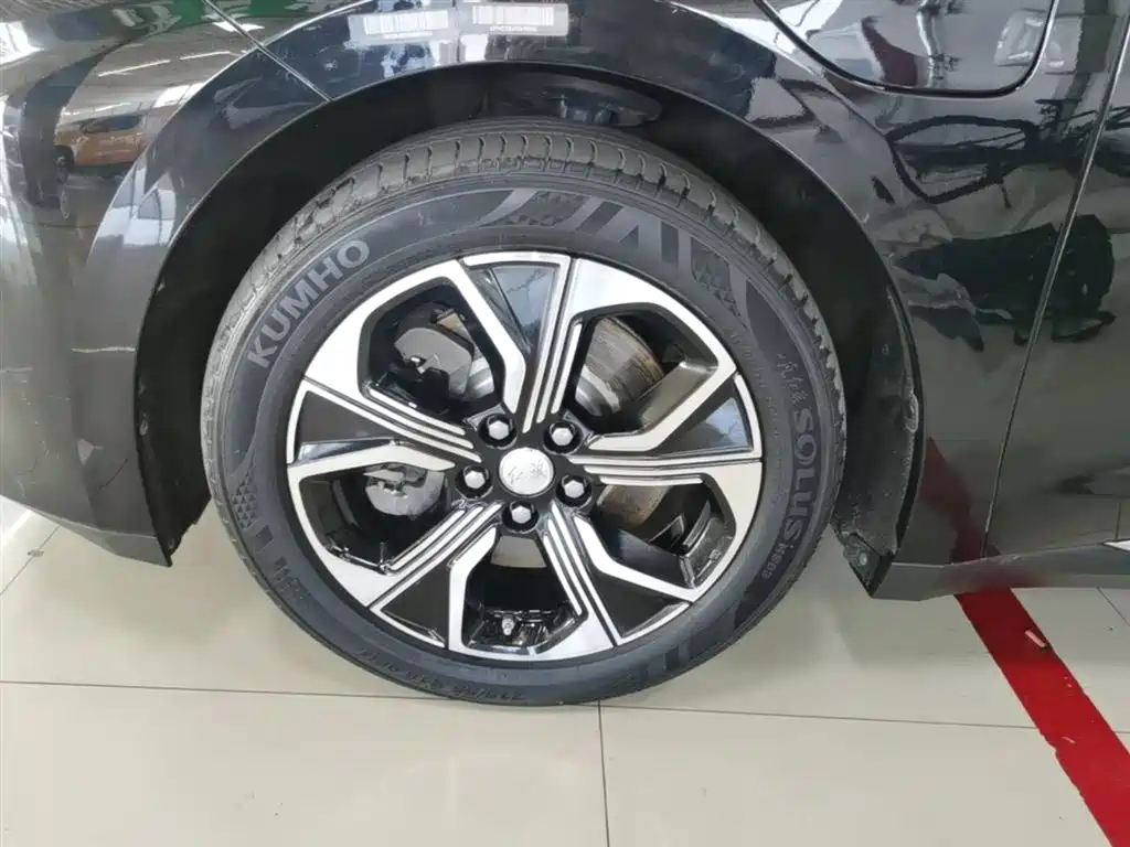 Hongqi E-QM5 2023 Facelift Basic Travel Edition фото 23