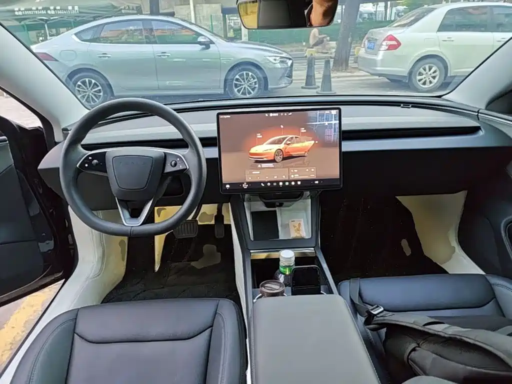 Фото 10 - Tesla Model 3