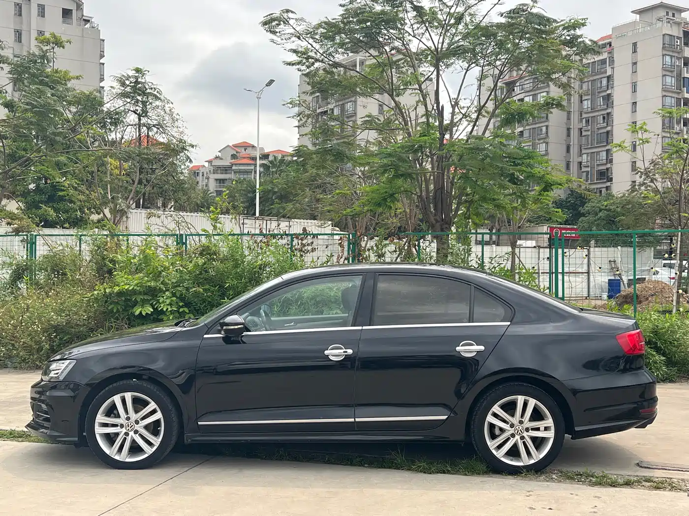 Volkswagen Sagitar 2018 280TSI DSG Spark Edition фото 3