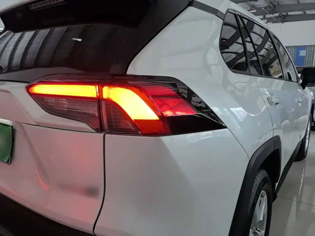Toyota RAV4 2025 2024 2.0L CVT FWD Urban Edition