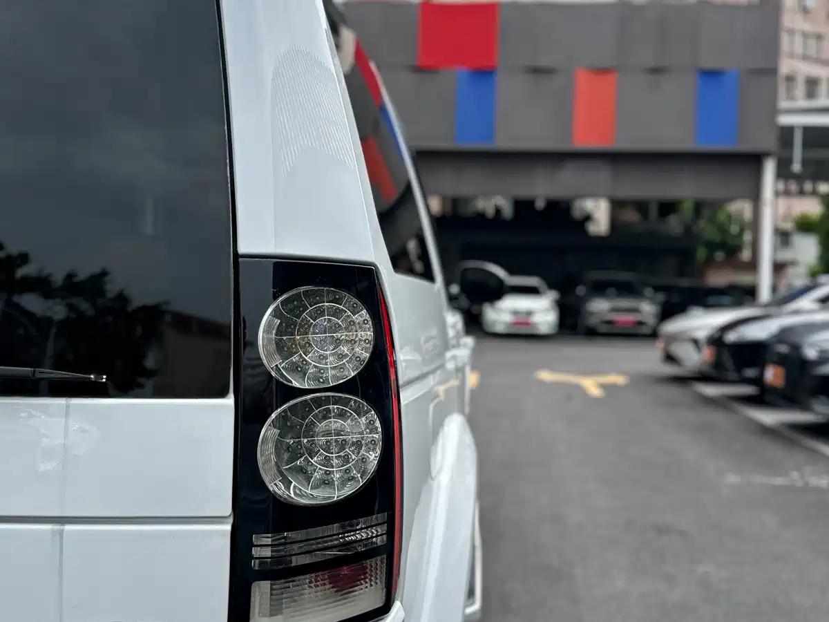 Фото 8 - Land Rover Discovery