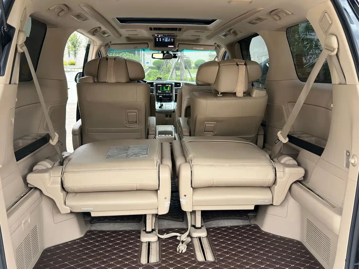 Toyota Alphard 2012 3.5L Luxury Edition фото 12