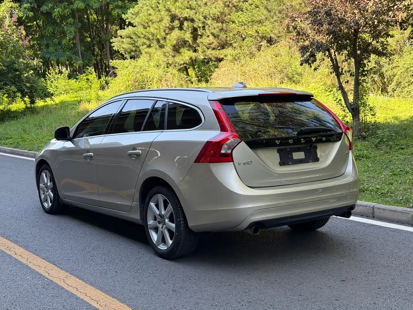 Volvo V60 2017 2017 T4 Zhi Shang Edition China V