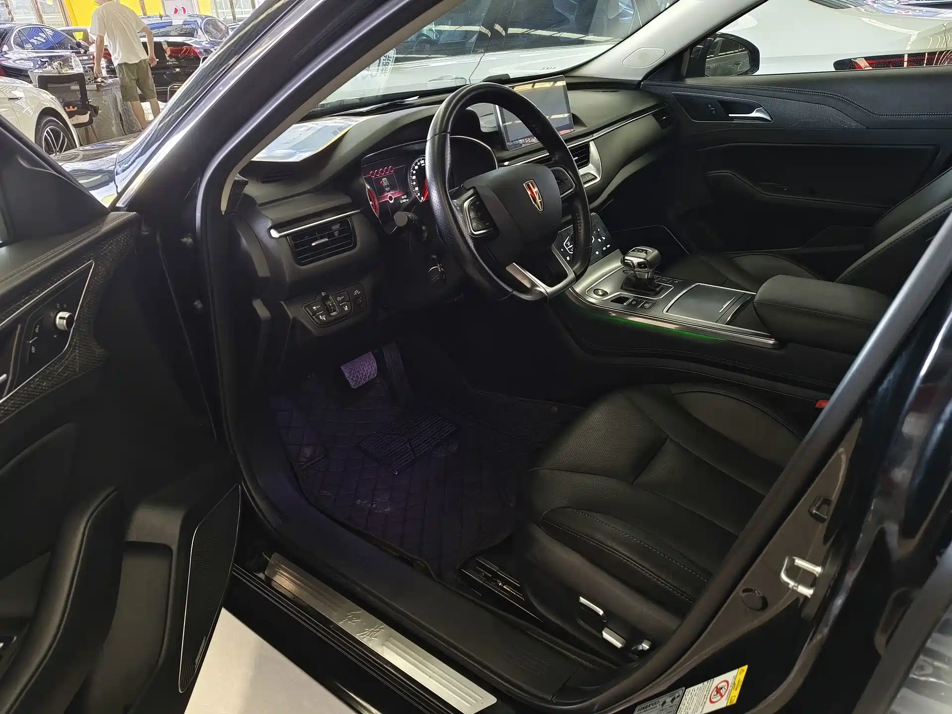 Фото 6 - Hongqi H5