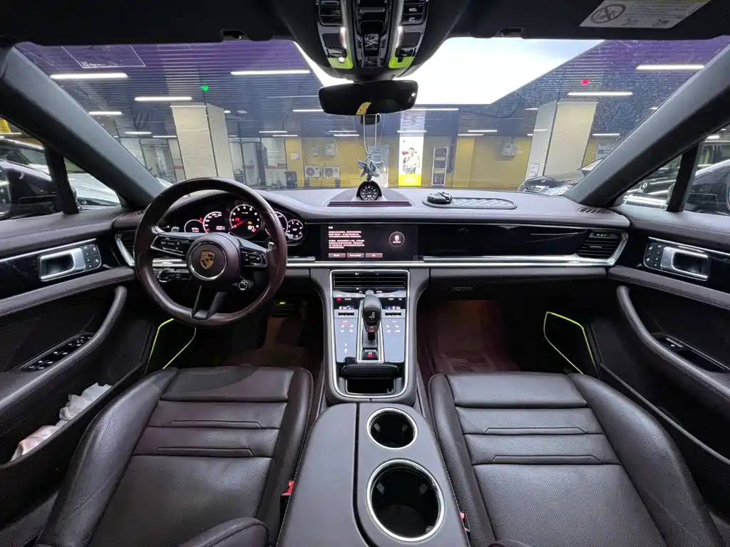 Фото 8 - Porsche Panamera