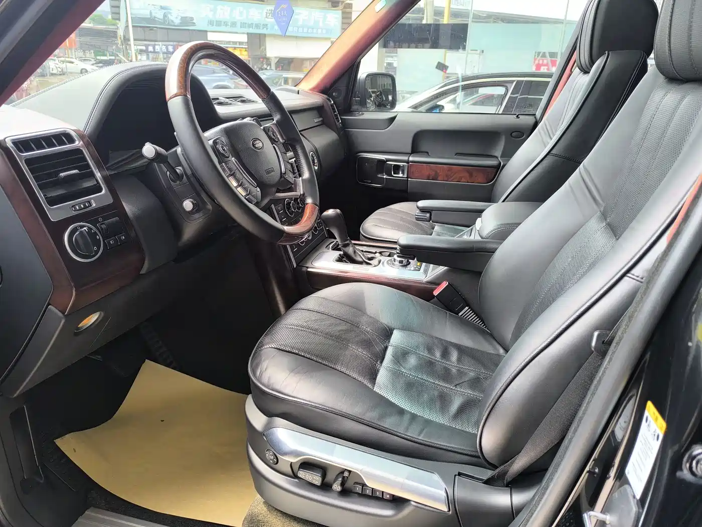 Land Rover Range Rover 2012 5.0 NA V8 фото 4