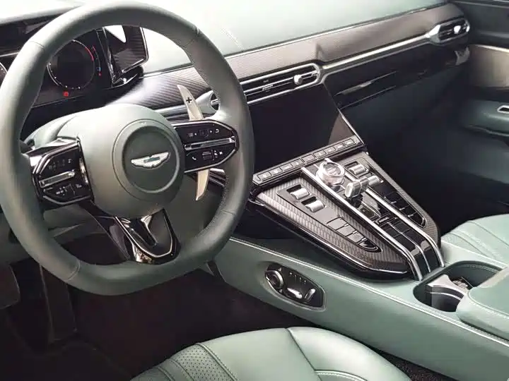 Aston Martin V8 Vantage 2025 2024 4.0T V8 Coupe