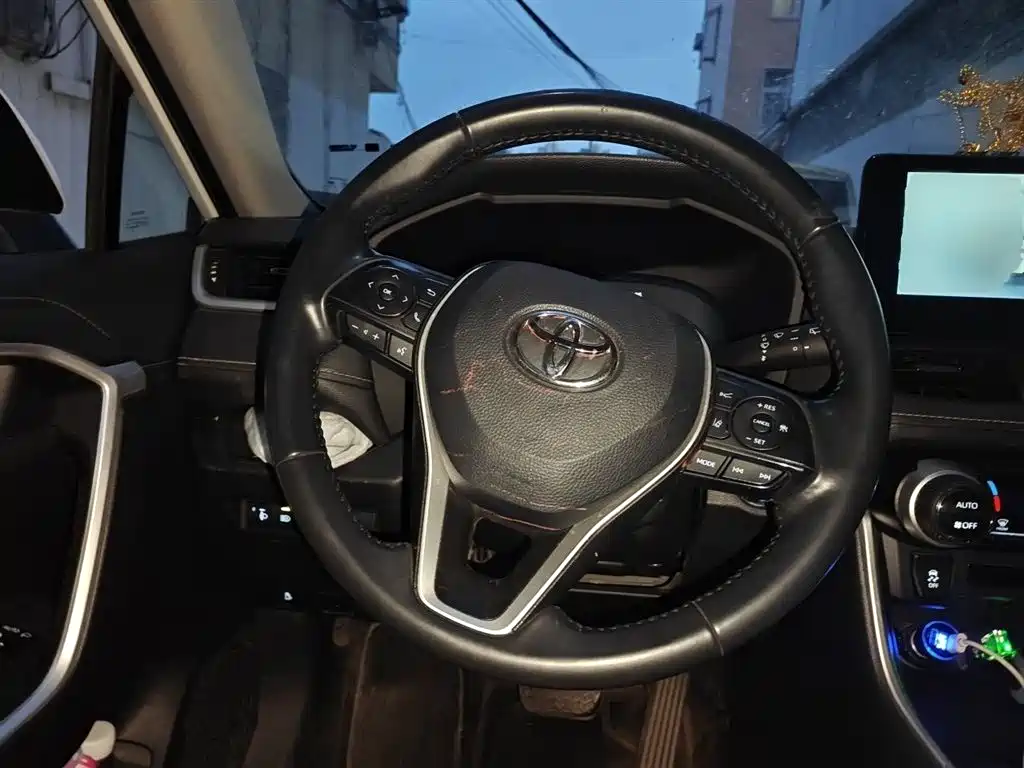 Toyota Wildlander 2023 Hybrid 2.5L E-CVT FWD Luxury PLUS Edition фото 3