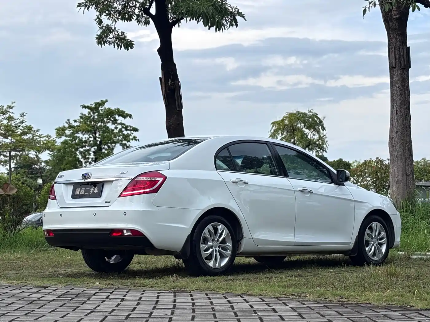 Geely Emgrand 2015 2015 Sedan 1.5L CVT Upward Edition