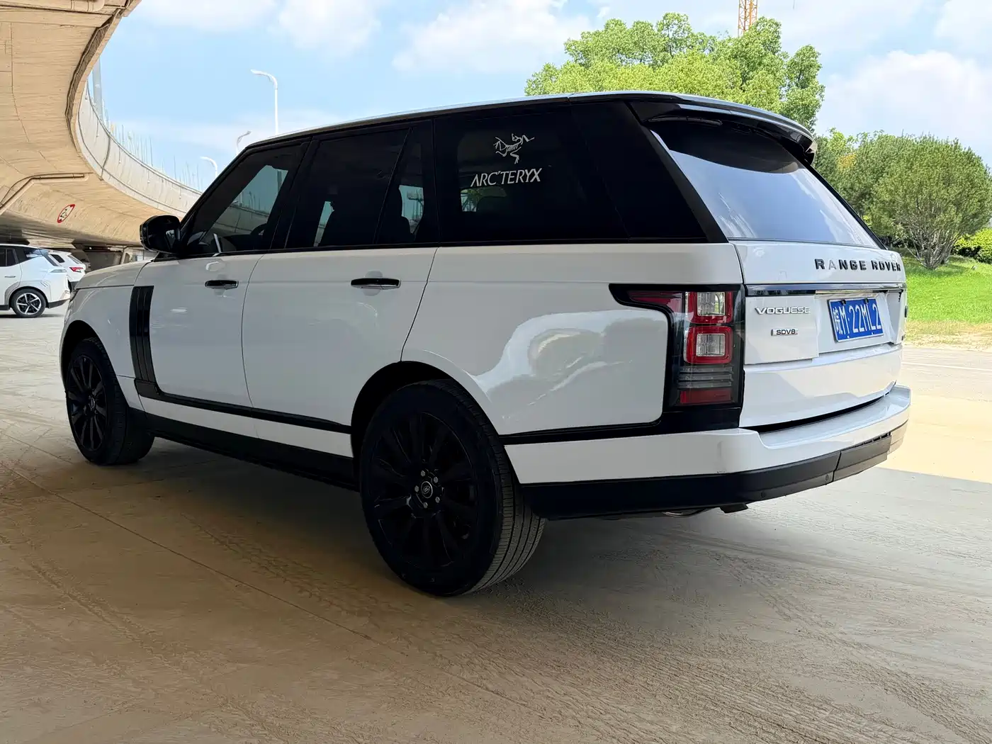 Photo 3 - Land Rover Range Rover