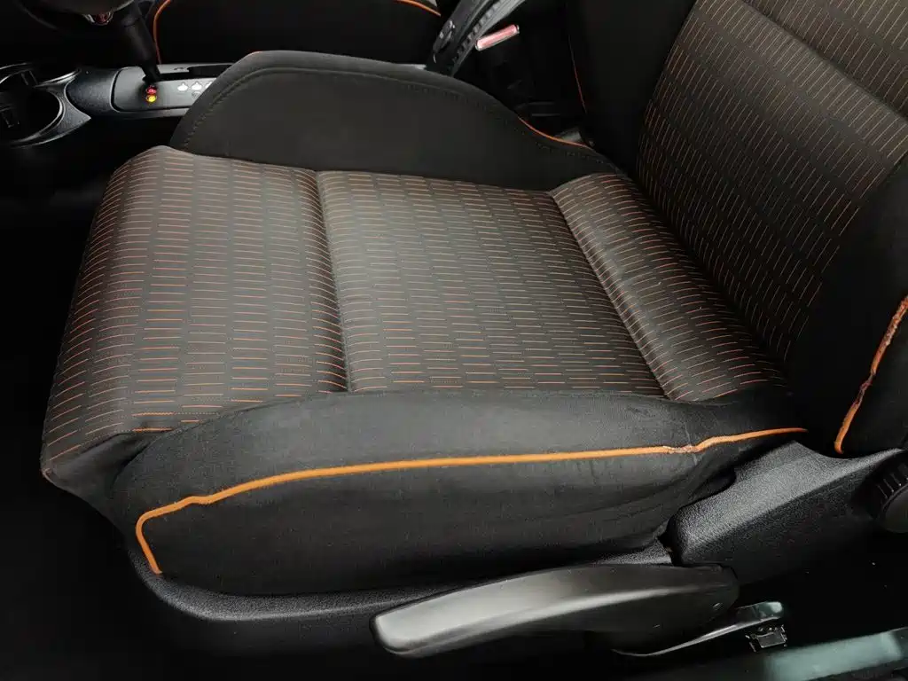 Volkswagen Beetle 2010 2010 Model 2.0 BlackOrange Comfort Edition