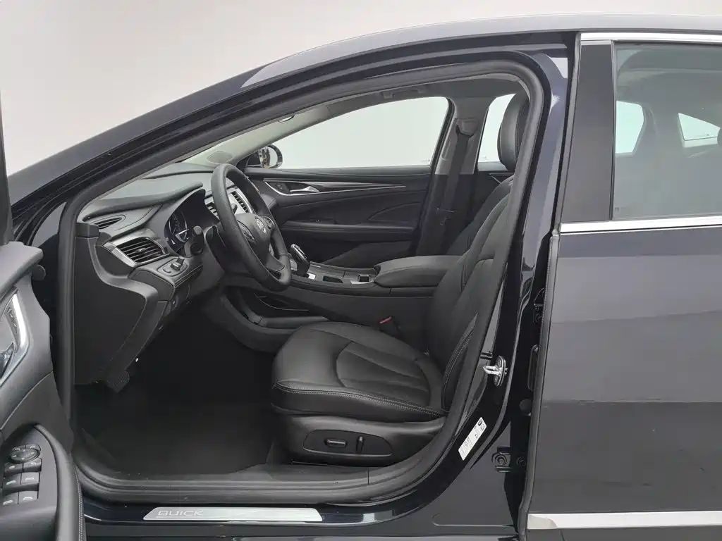 Фото 10 - Buick LaCrosse