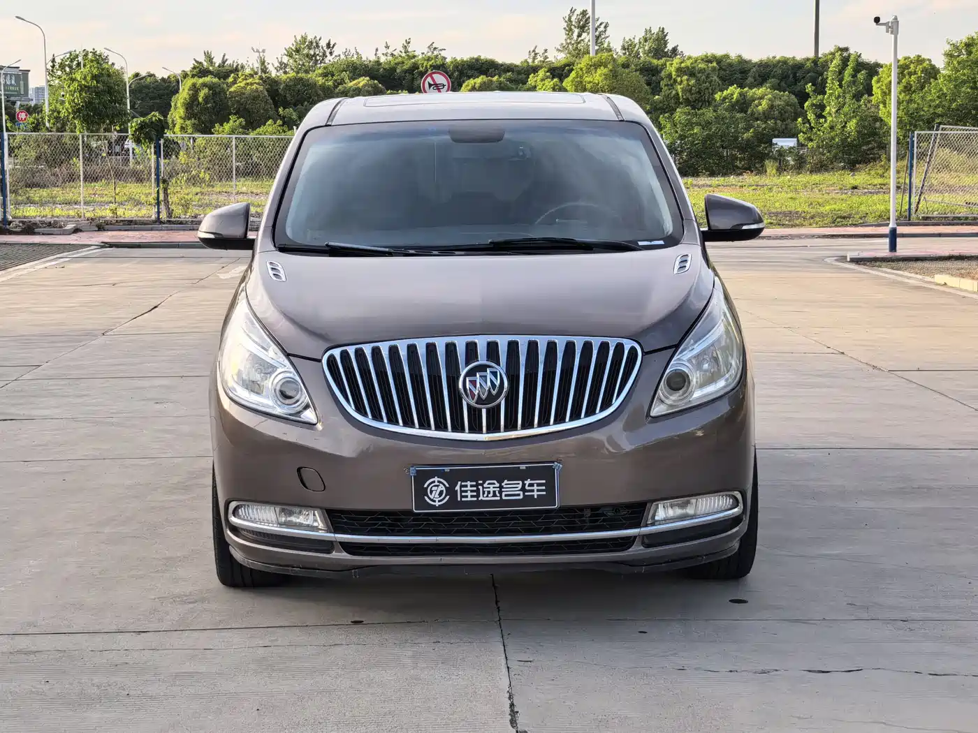 Buick GL8 2013 2.4L CT Luxury Business Comfort Edition фото 2
