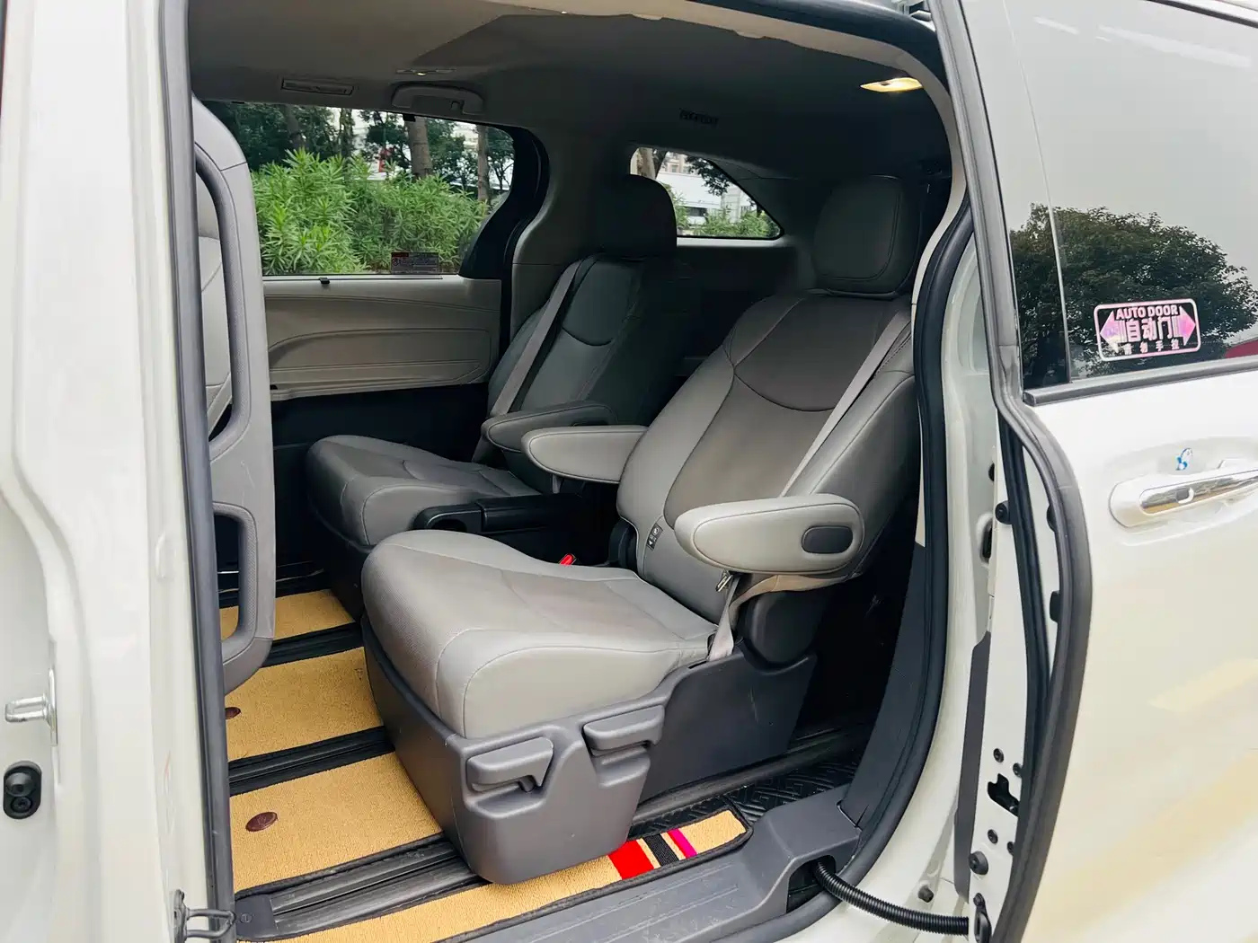 Toyota Sienna 2021 2.5L Hybrid Luxury Edition фото 9