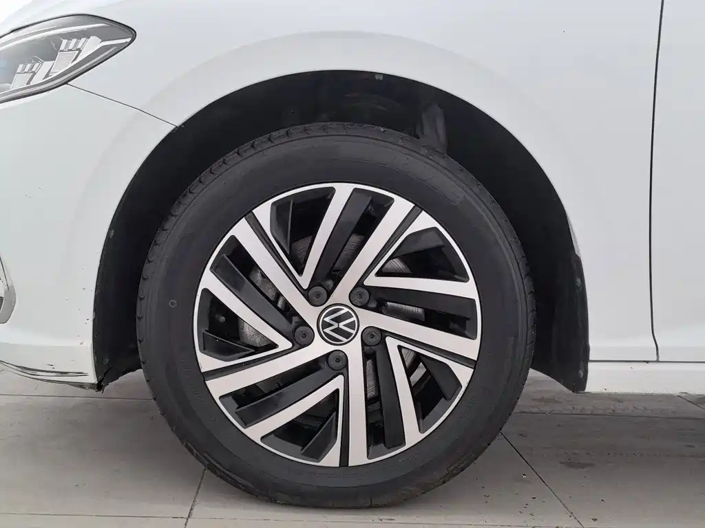 صورة 17 - Volkswagen Lavida