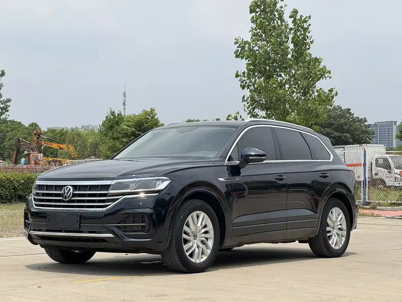VOLKSWAGEN TOUAREG