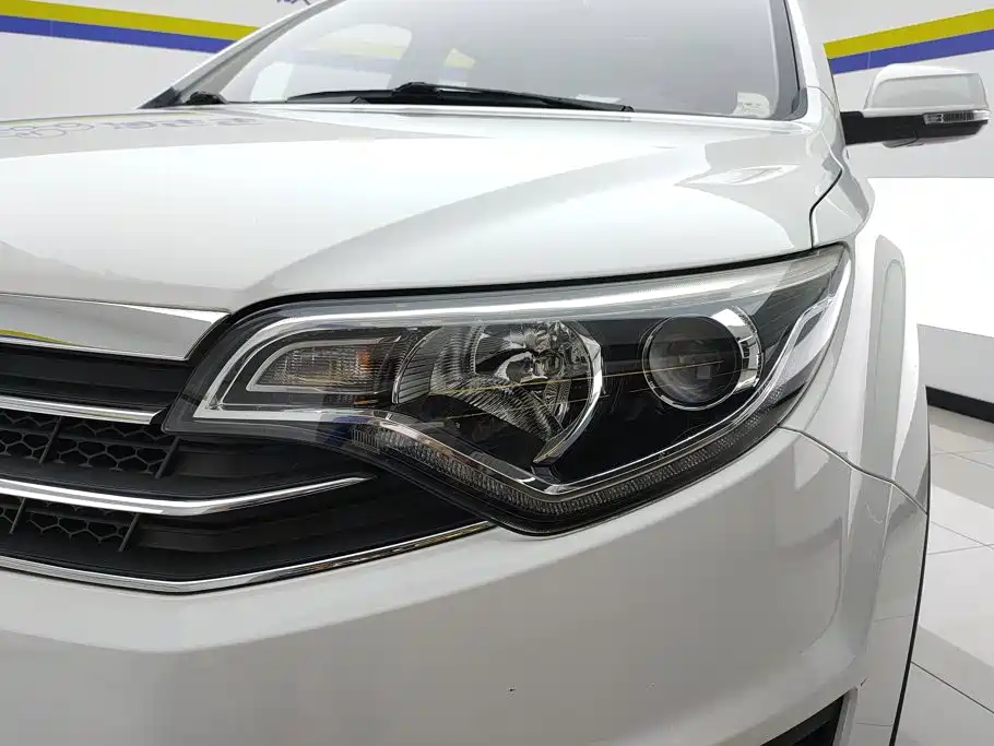 FAW Senya R7 2017 2016 1.6L Manual Luxury