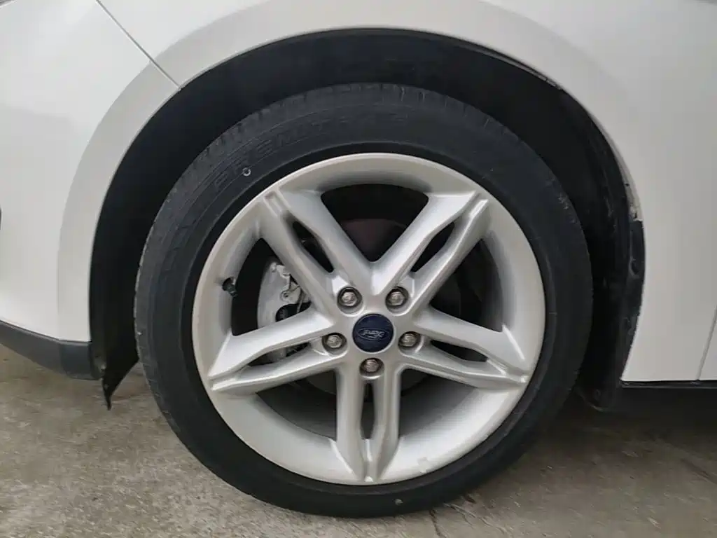 Фото 23 - Ford Focus