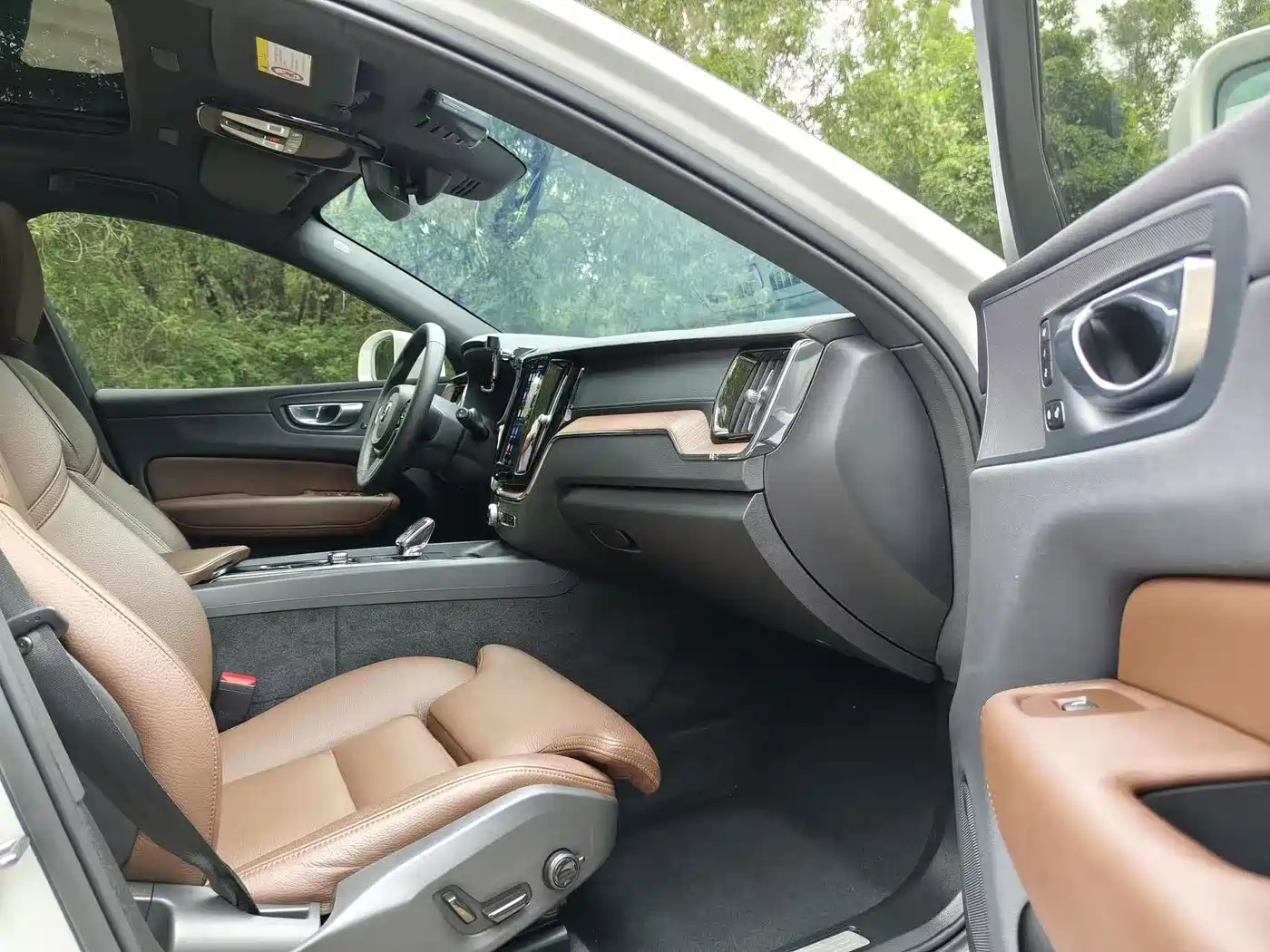 VOLVO XC60 PLUG-IN HYBRID