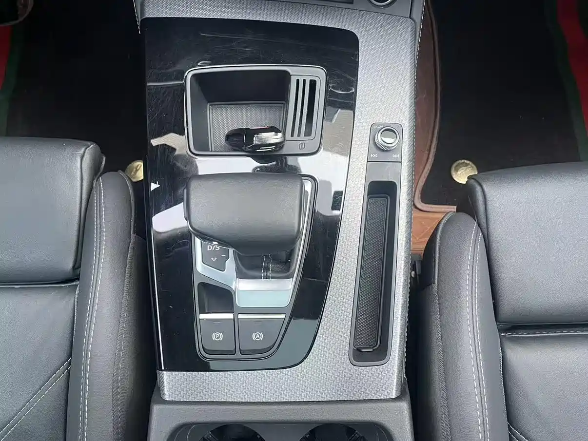 Audi Q5L 2022 40T Luxury Dynamic фото 8