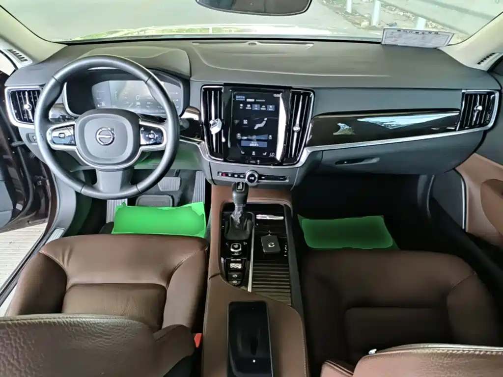 Фото 10 - Volvo S90