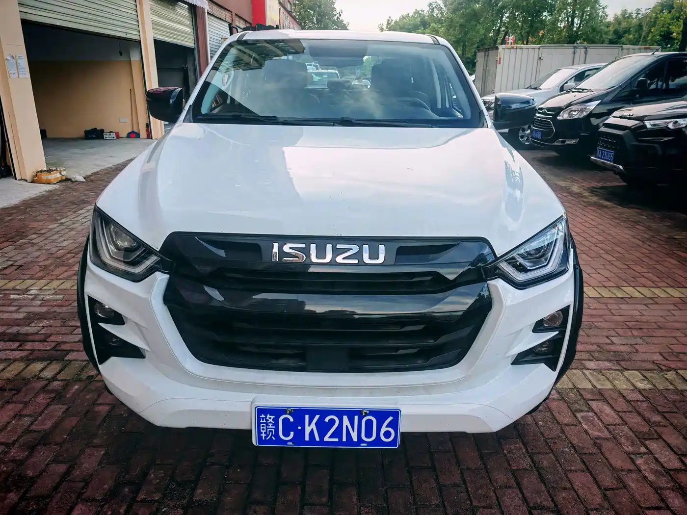 Isuzu D-MAX 2026 2023 1.9T Automatic 4WD V-CROSS Comfort Leader