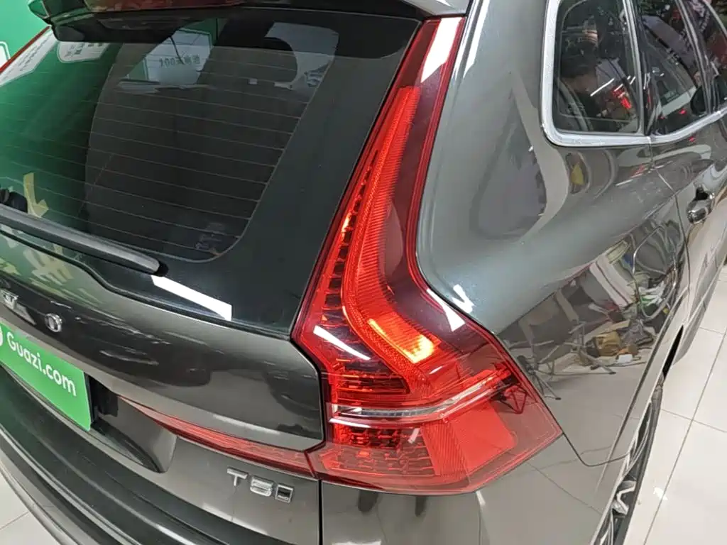 Фото 8 - Volvo XC60