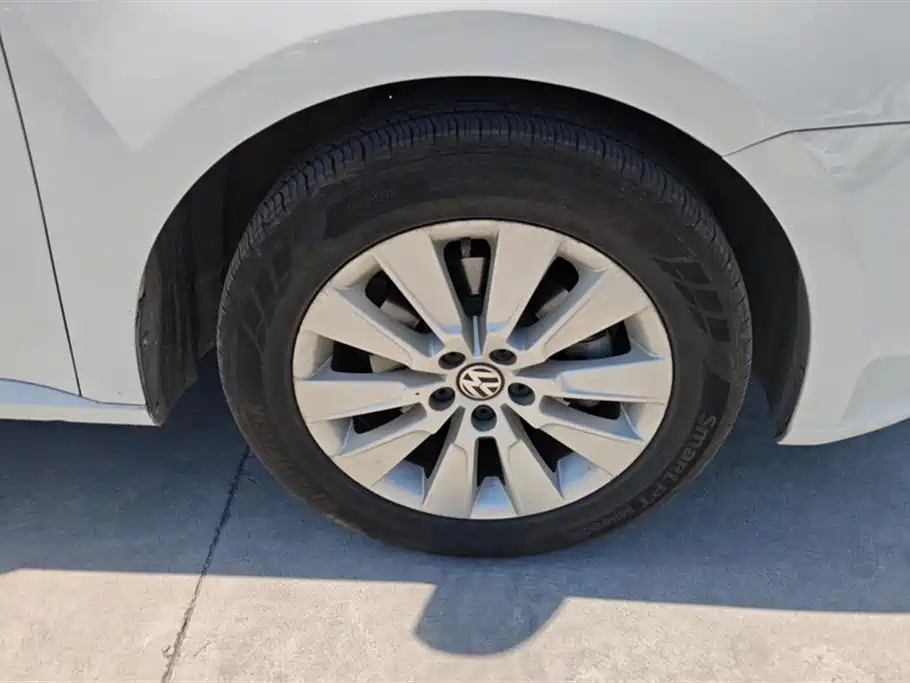 Volkswagen Lavida 2013 Facelift Classic 1.6L Automatic Comfort фото 6