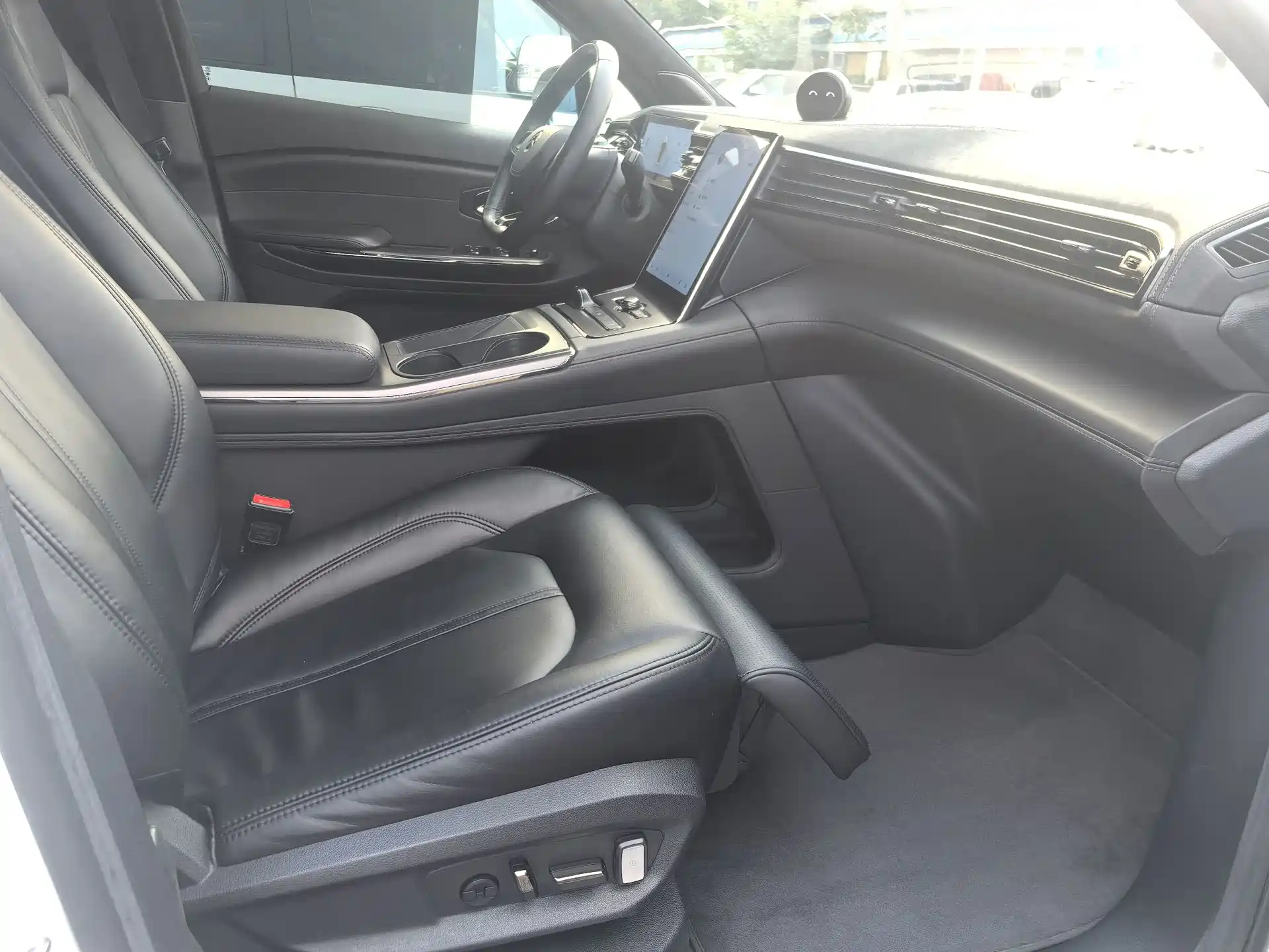 Фото 4 - NIO EC6