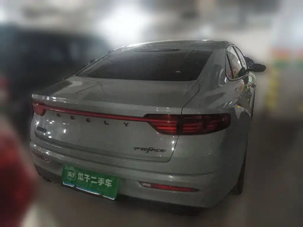 Фото 3 - Geely Preface