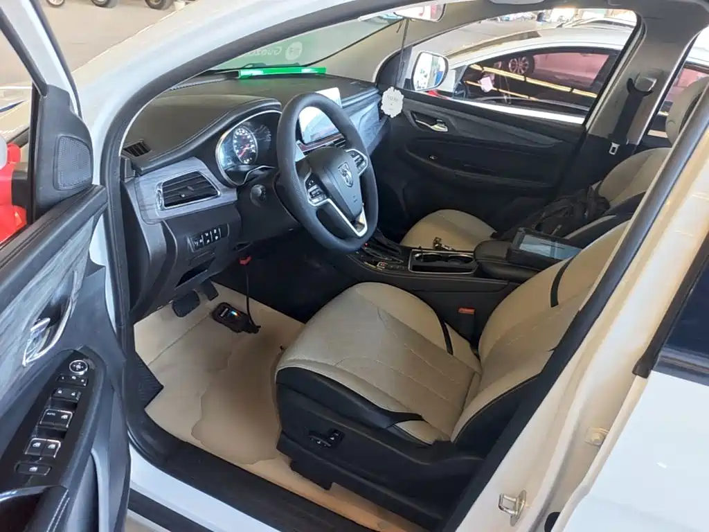 Baojun 730 2020 2019 1.5T CVT Flagship Edition 7-Seater China VI