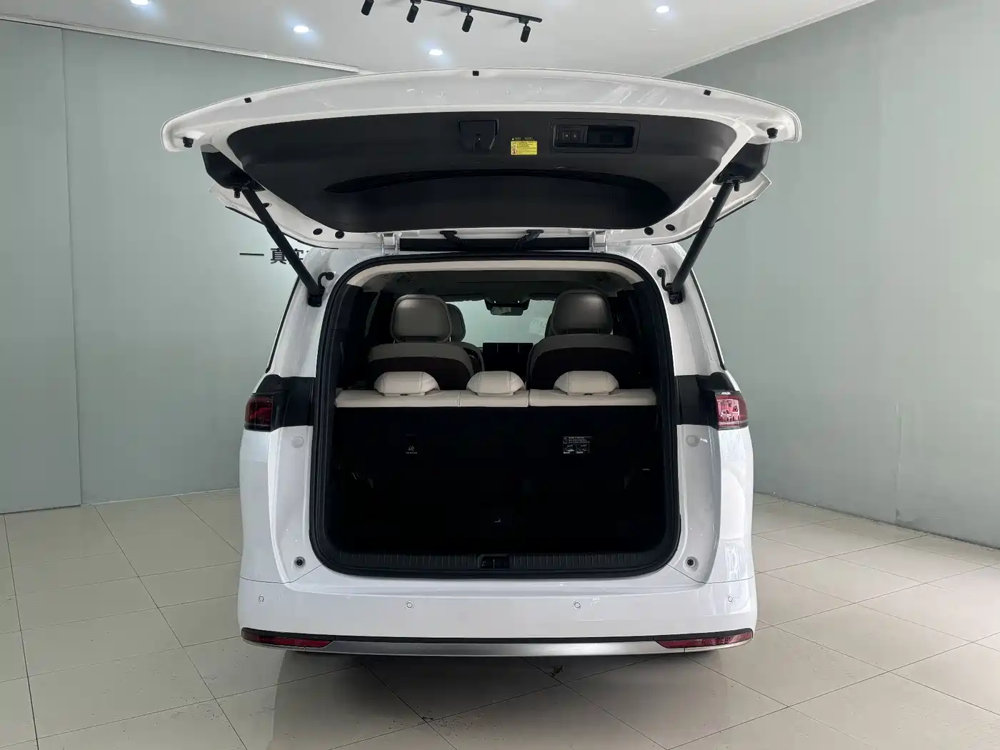 BYD Xia 2025 DM-i 1.5T 180km Surpass Edition фото 12