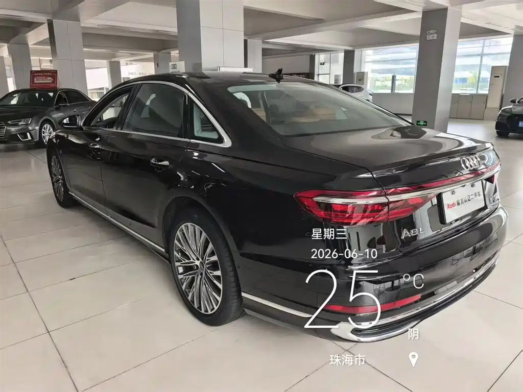 AUDI A8