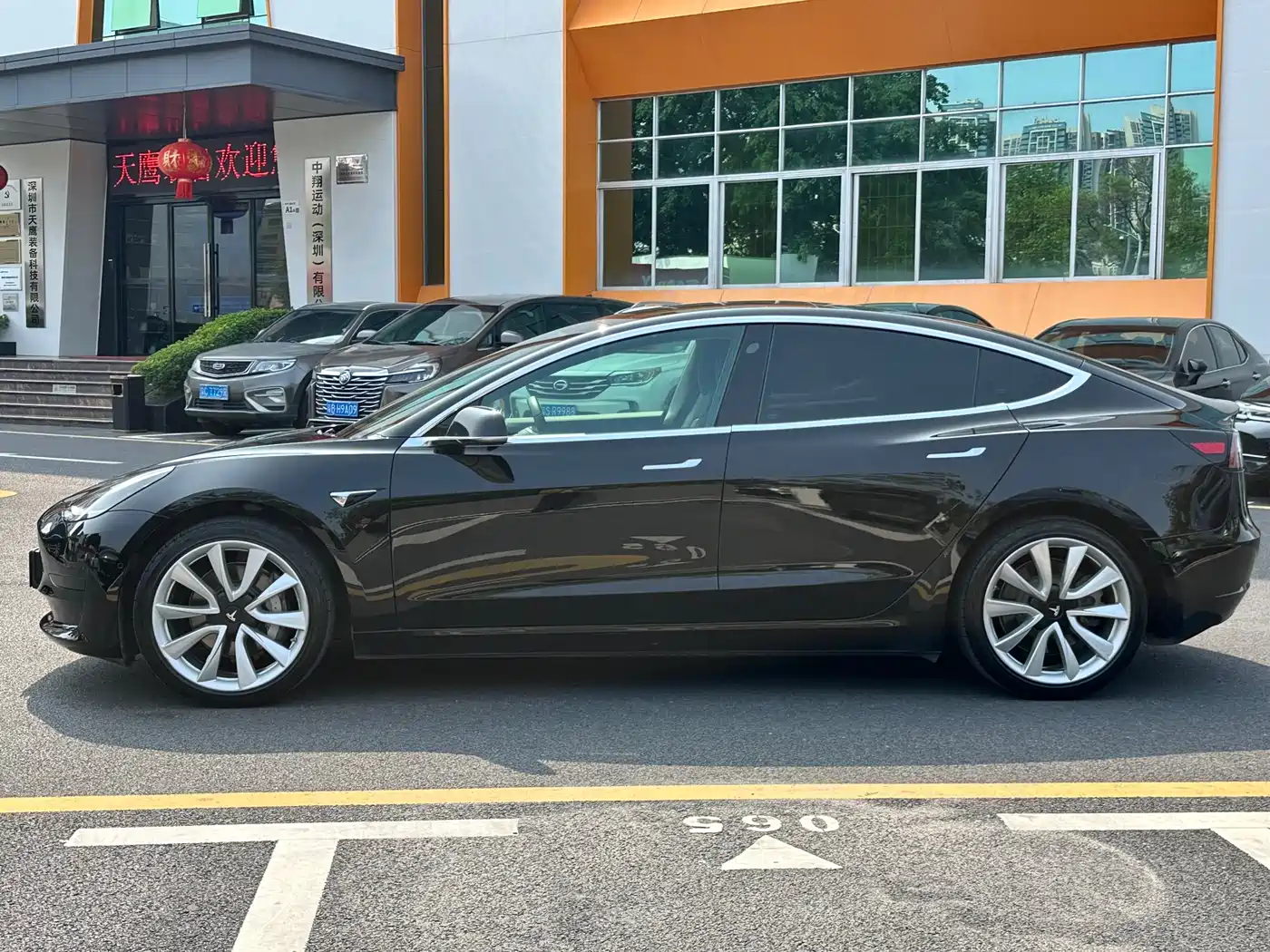 TESLA MODEL 3