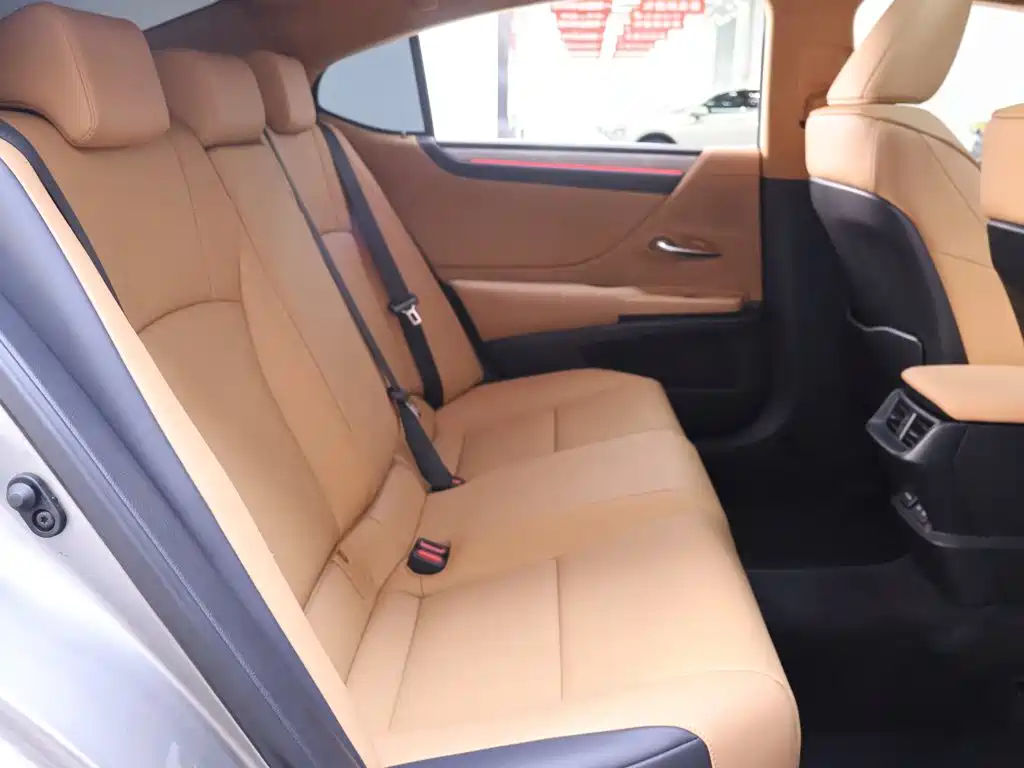 Lexus ES 2026 2025 200 Ultimate Edition