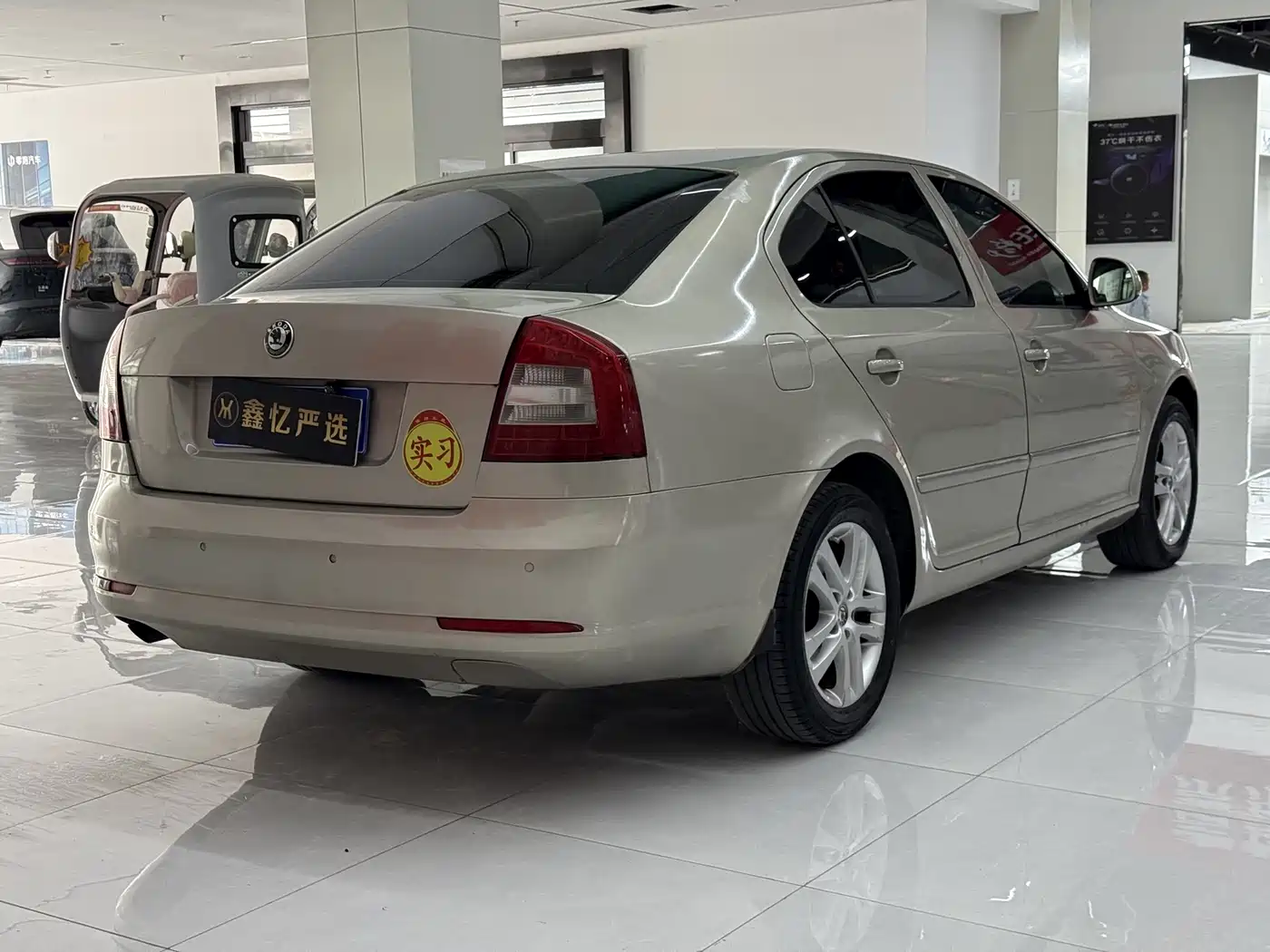 Škoda Octavia 2013 1.6L Automatic Prestige Edition фото 6