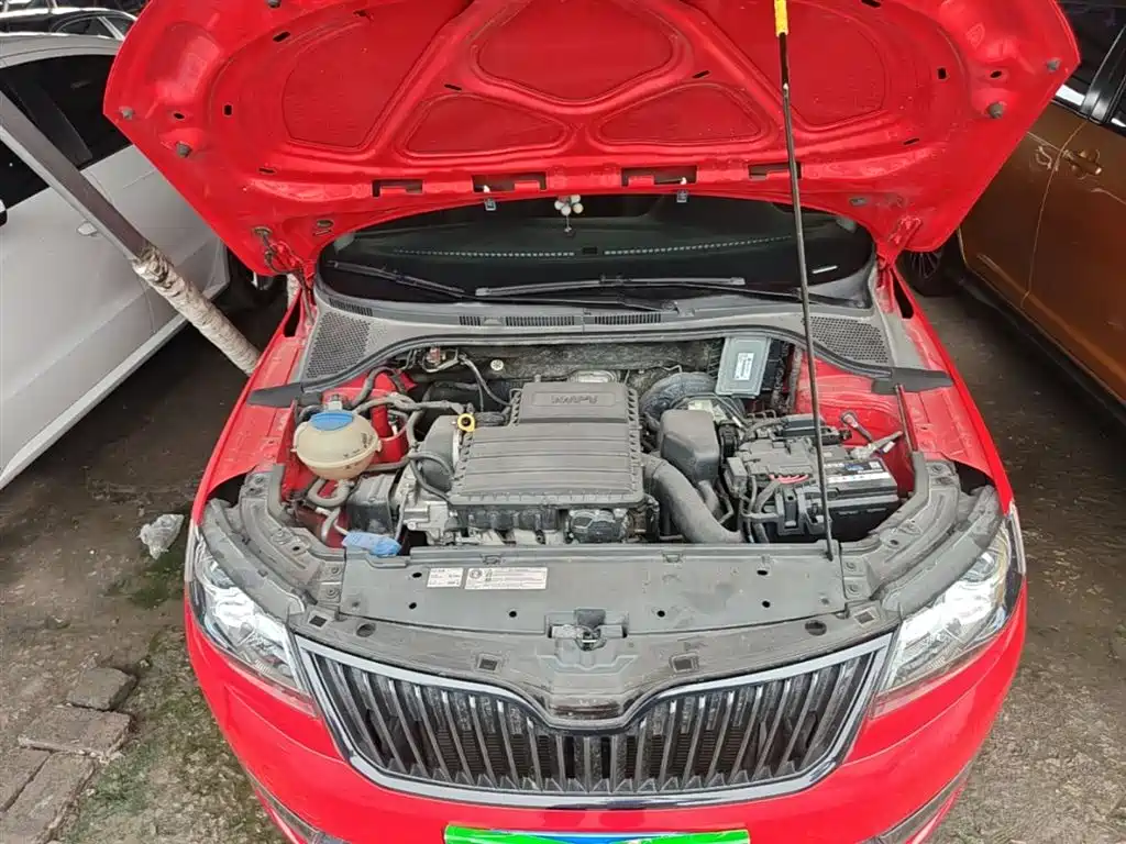 Škoda Skoda Rapid Spaceback 2016 1.6L Automatic Smart Edition фото 20