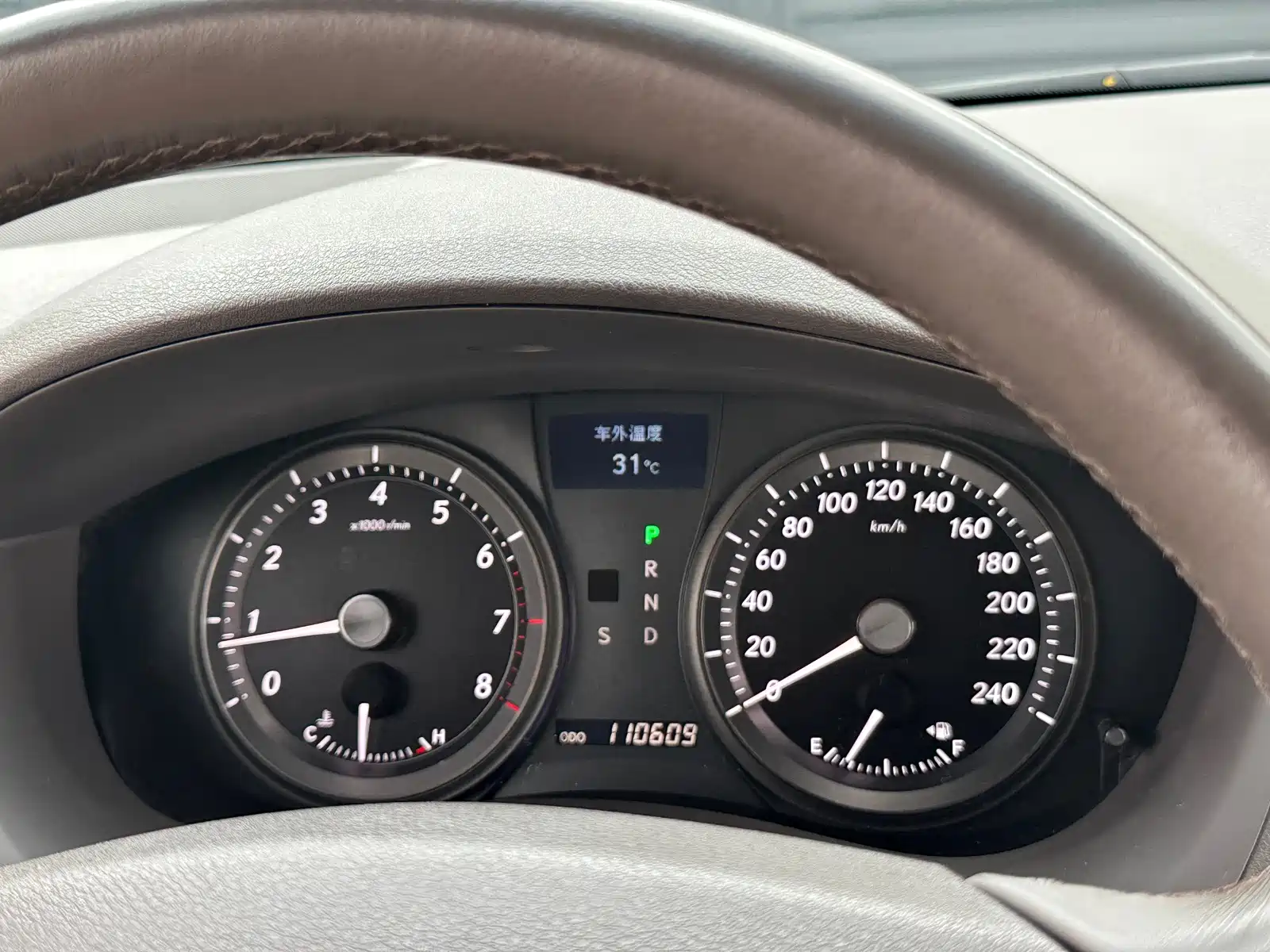 Фото 27 - Lexus ES