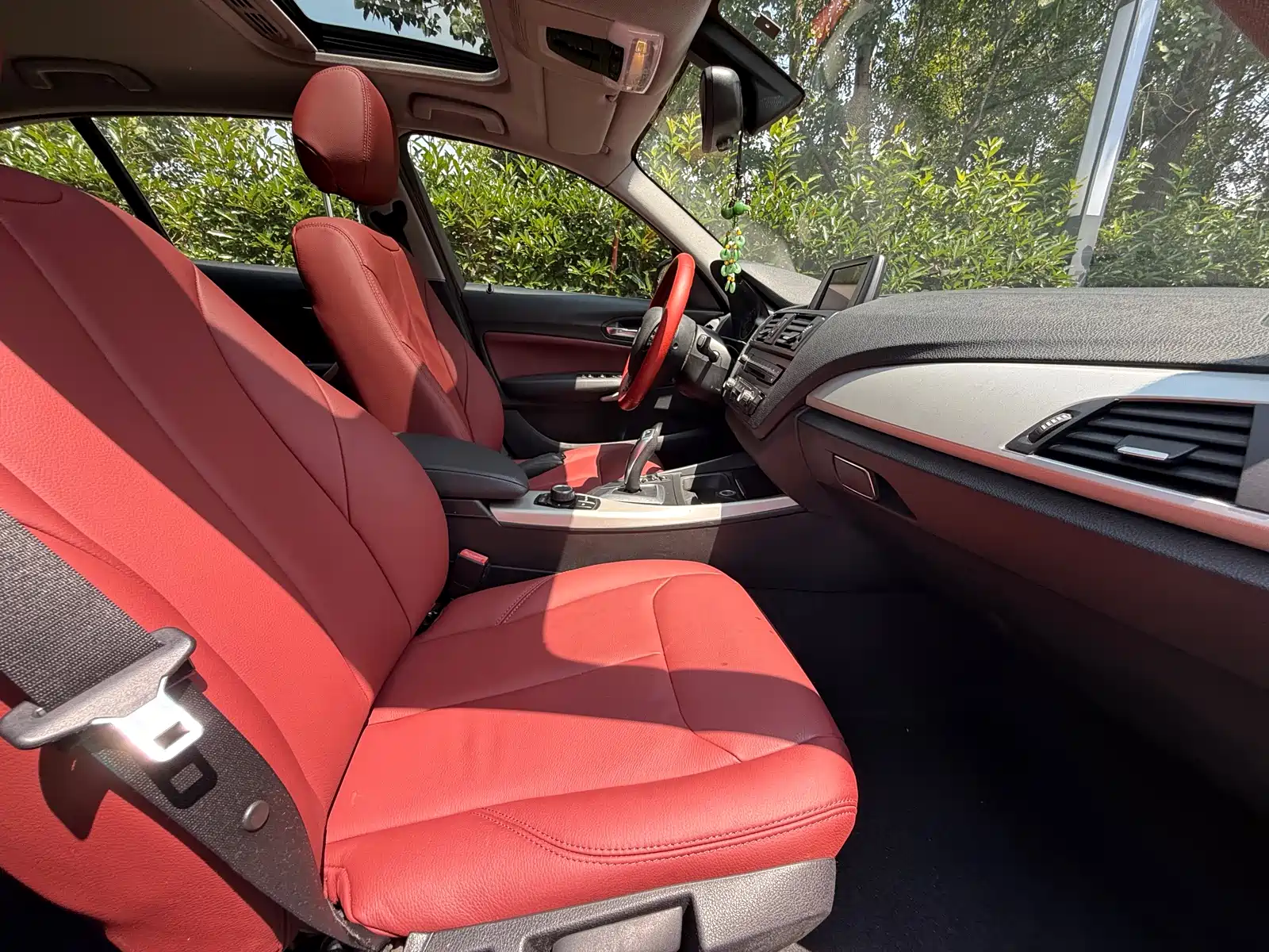 Photo 9 - BMW 1 Series (Import)