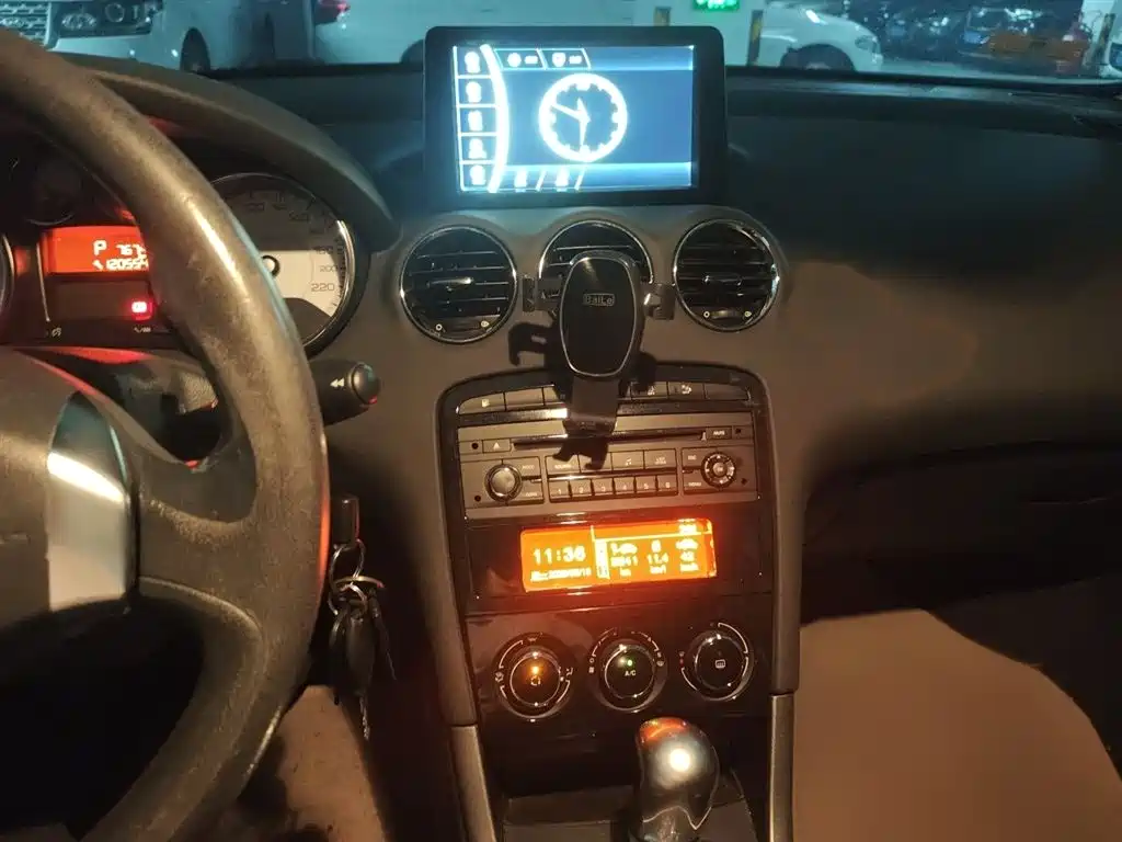 Peugeot 408 2013 2.0L Automatic Comfort Edition фото 6