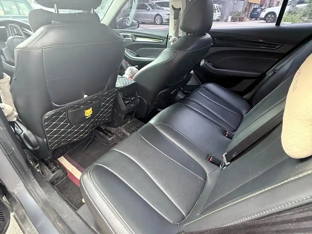 Фото 5 - Roewe i5