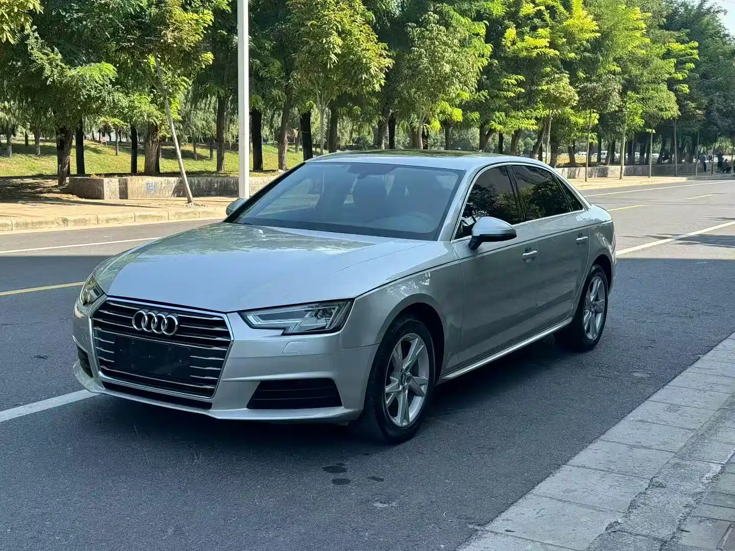 Фото 1 - Audi A4L