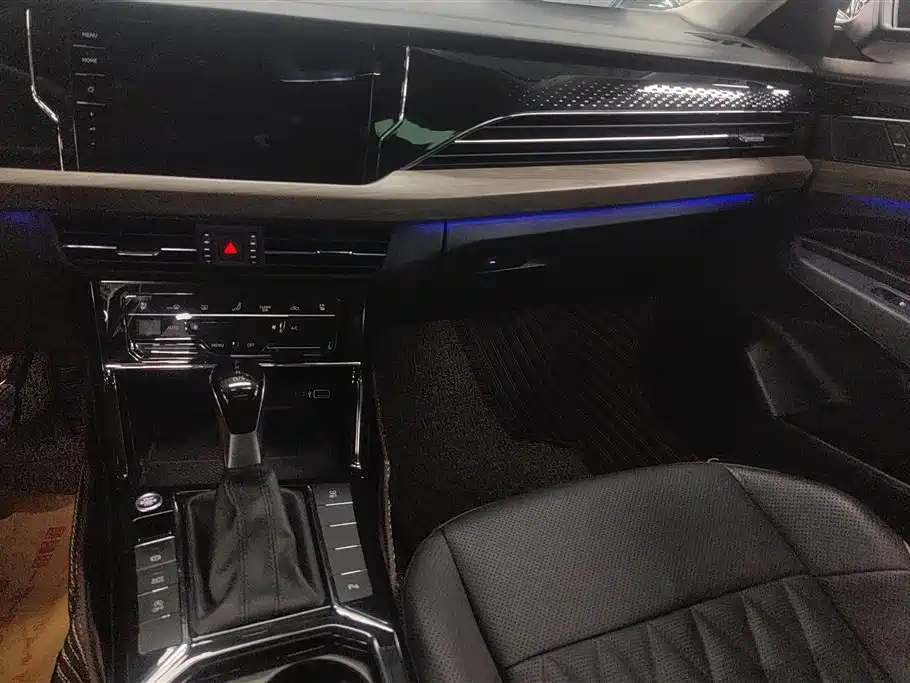 Volkswagen Passat 2020 Facelift 330TSI Luxury China VI фото 13