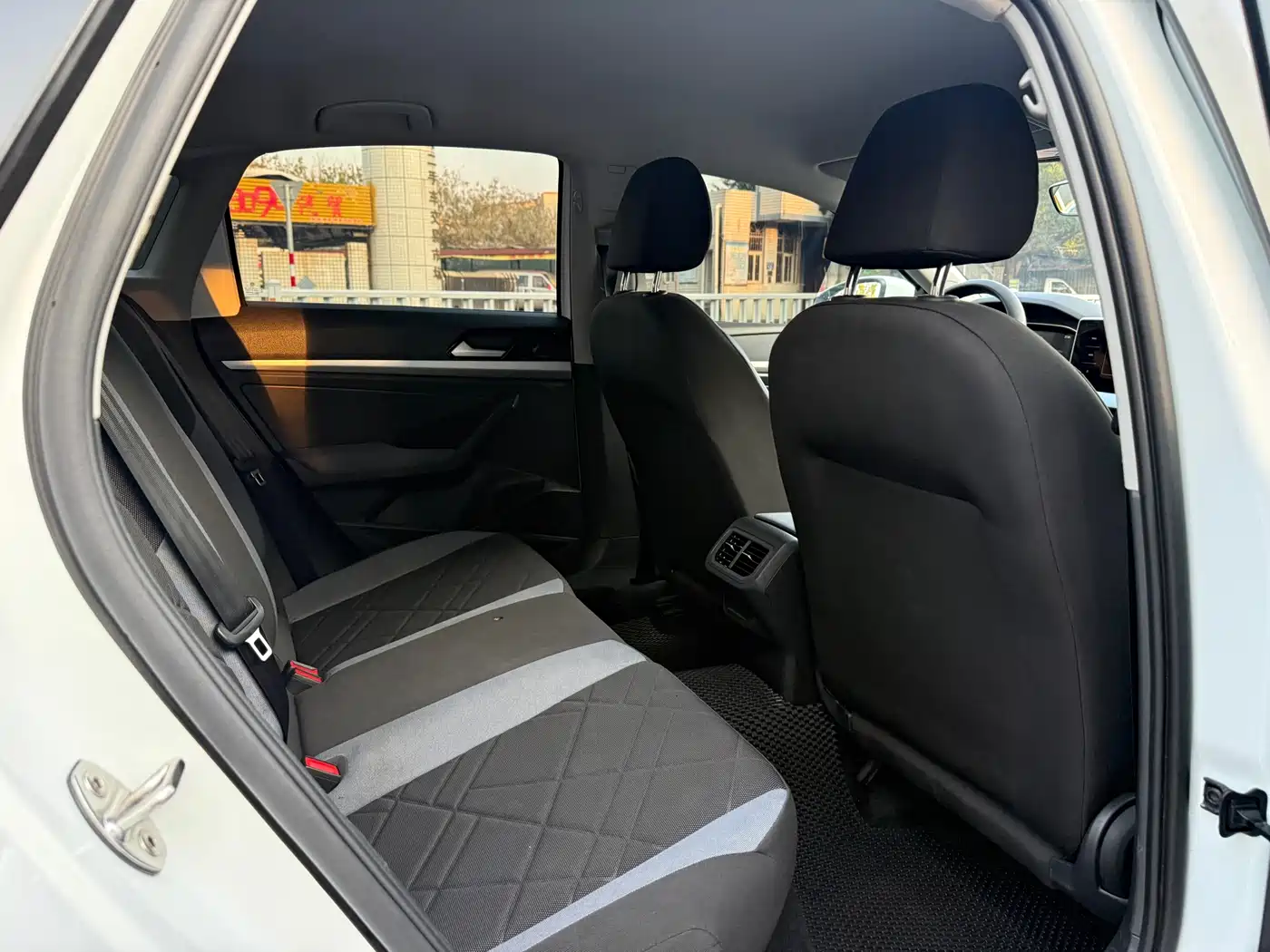 Volkswagen Lavida 2023 Facelift 1.5L Auto Comfort Edition фото 5