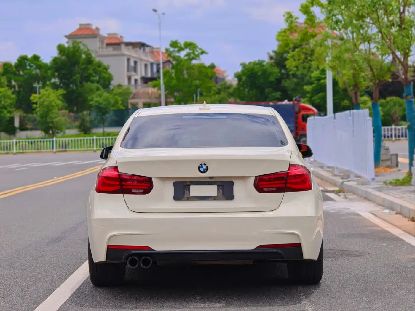 BMW 3 Series 2019 320i M Sport Black Night Edition фото 3