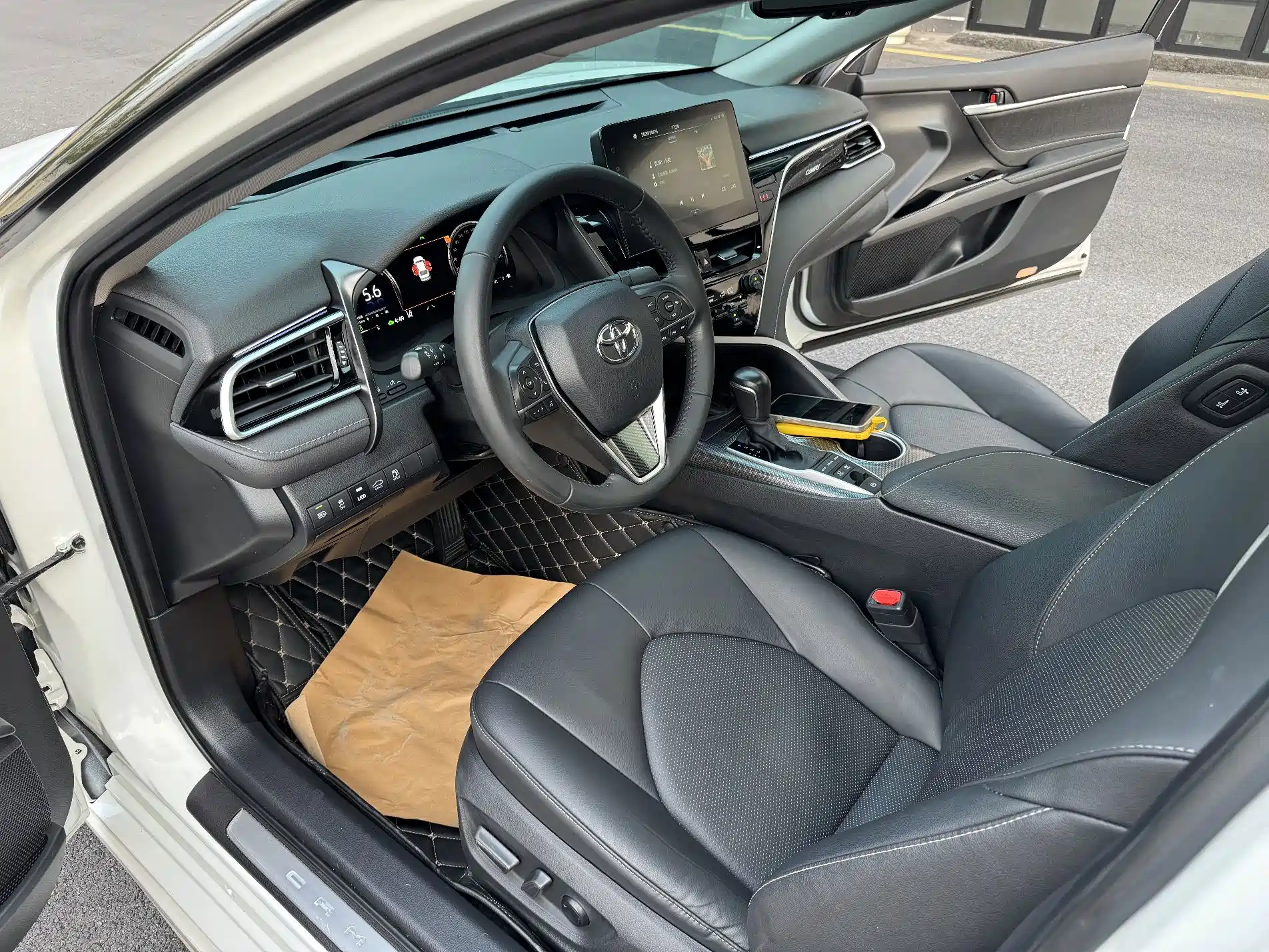 Photo 10 - Toyota Camry